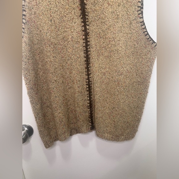 vintage-style knit zip-up sweater vest by the brand Erika. - Picture 7 of 8